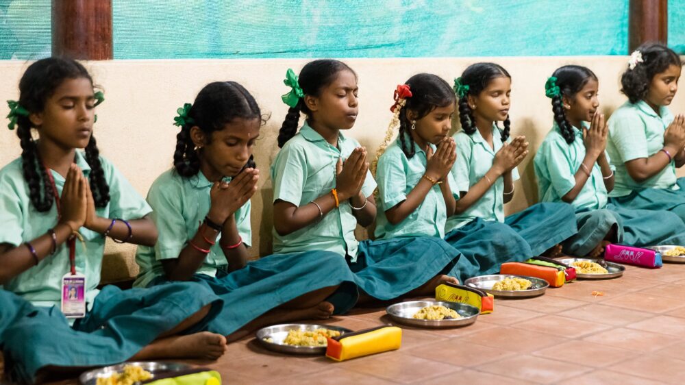 Indien, Rückkehr ins Leben für (Un-)Glückskinder